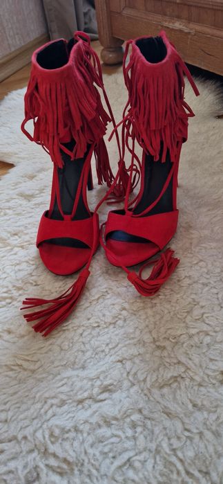 Обувки висок ток червени, сини Bata, сребристи сандали - естествена ко