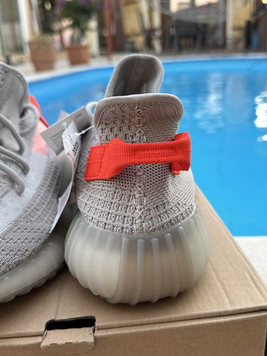 Adidas Yeezy Boost 350 "Tail Light" 44 EUR Мъжки Маратонки + Кутия