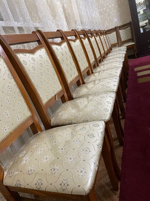 Продам стол и стулья , стулья в салафане