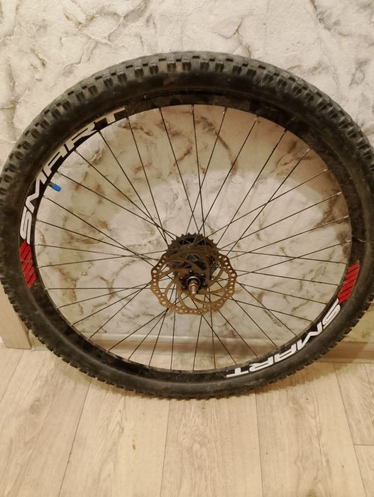 Продаю калёса заднее и переднее