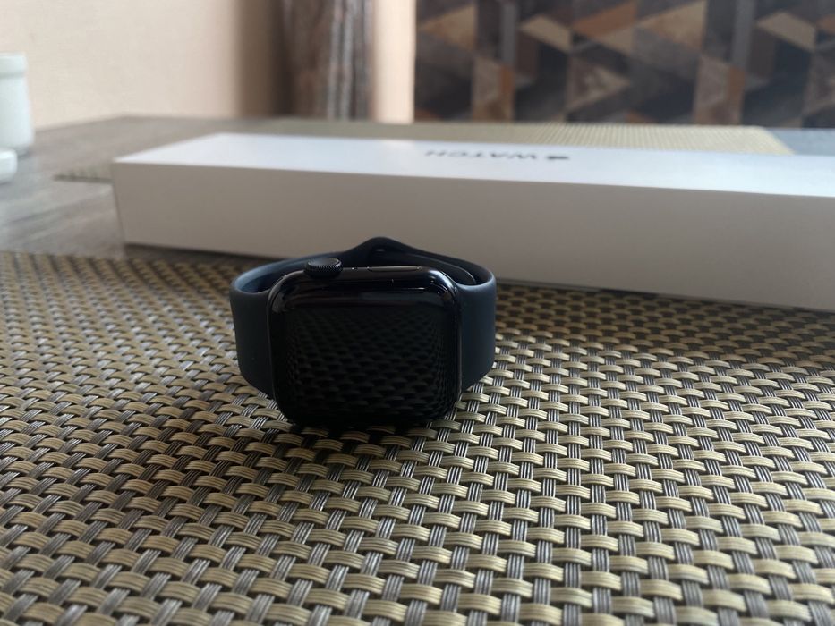 Продам Apple Watch SE серия