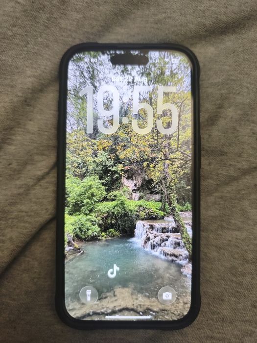 Продавам iPhone 15 pro