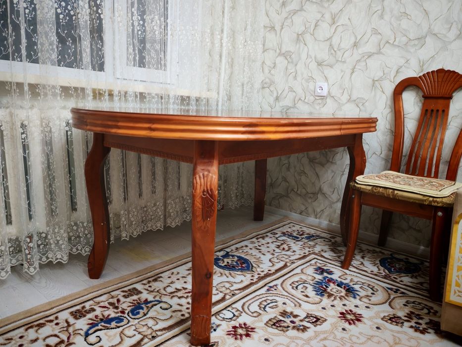 Стол и стулья б/у