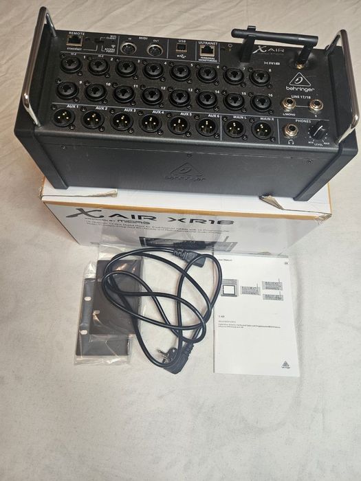 Микшерный пульт Behringer x-air 18
