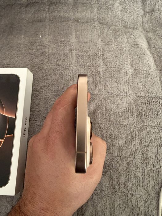 Продам Iphone 16 pro max 256gb