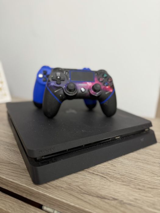Playstation 4 slim 500gb+ 2 controllere