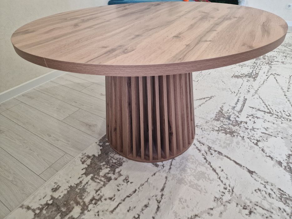 Продам новый стол