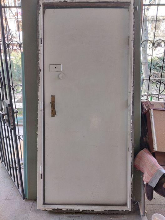 Входной дверь...