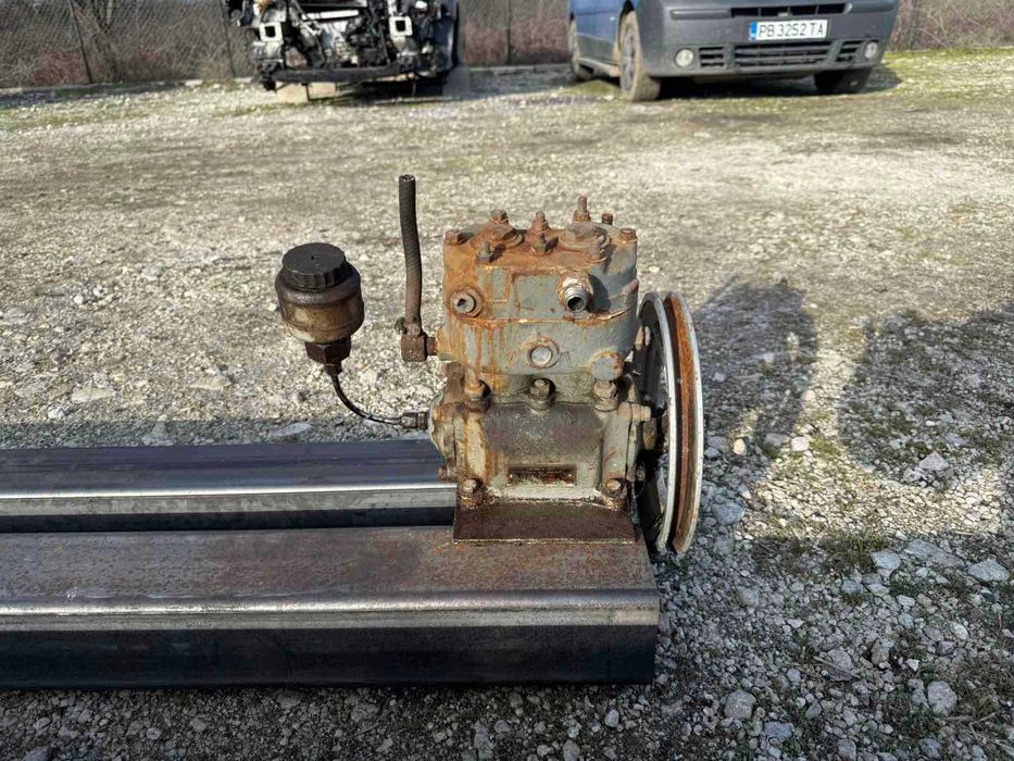 Продавам зилов компресор двуцилиндров със водно охлаждане