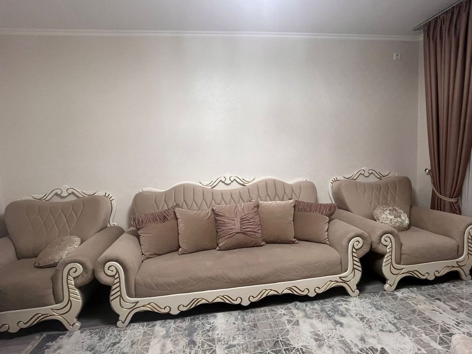 Продается диван и стулья и стол раслкданой