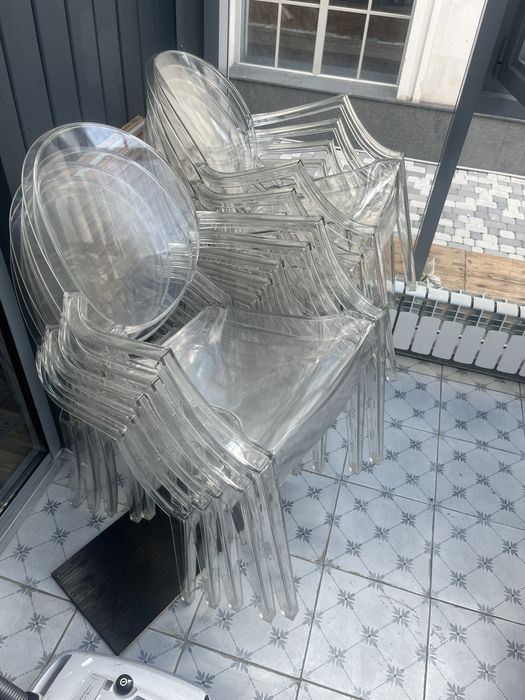 Продаются пластиковые стулья