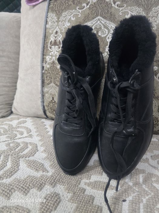 10000тг,зимние кроссовки