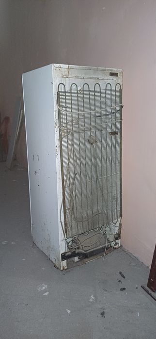 Холодильник сотилади