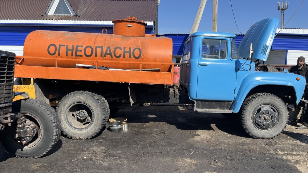 Продам зил заправщик