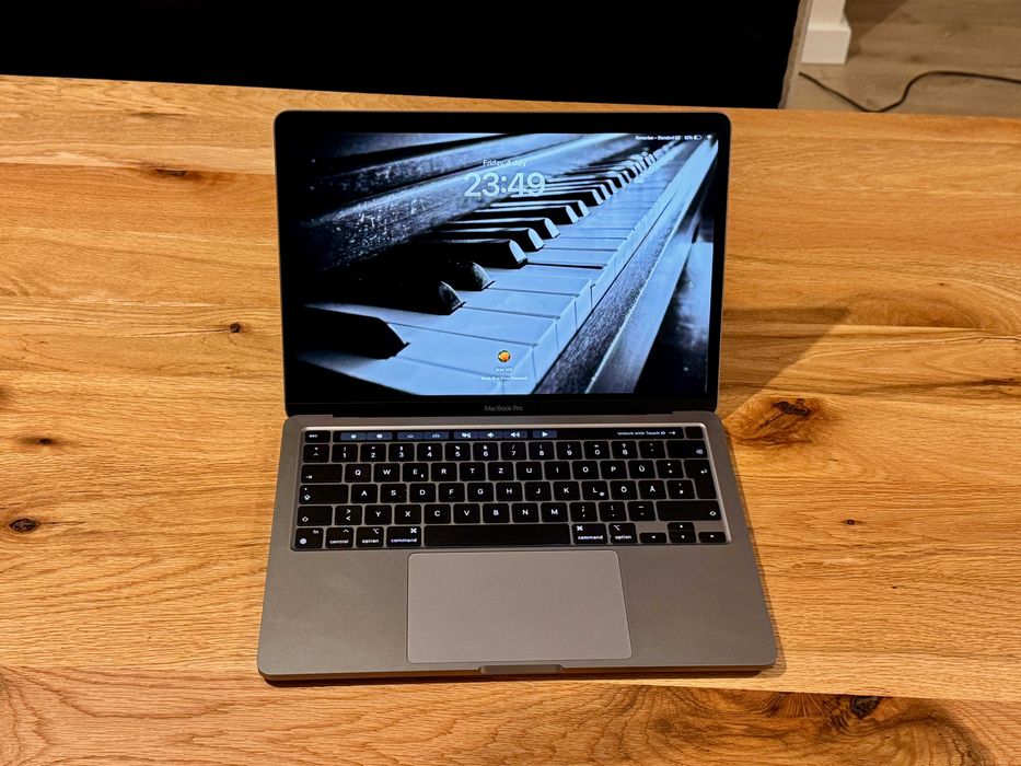 MacBook Pro Apple M2 13 inch 2022 Touchbar 8GB - 44 cicluri