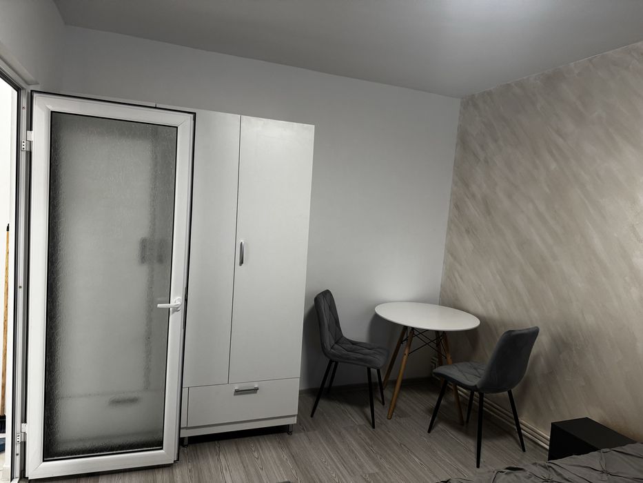 Proprietar,inchiriez garsoniera!