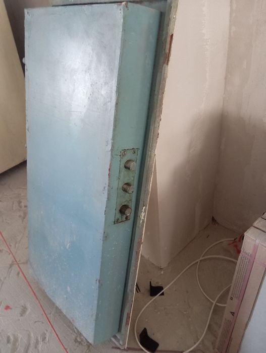 Продам сейф бу без ключей.