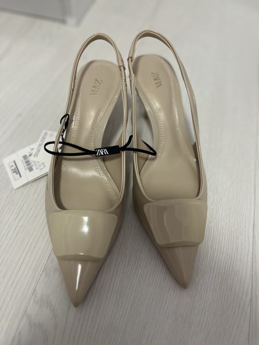 Стилни елегантни обувки Zara