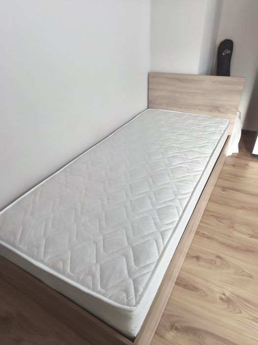 Единично легло с еднолицев матрак