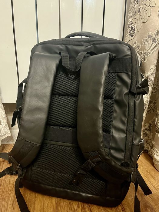 Черный рюкзак.