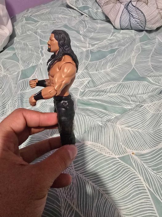 Продавам кеч фигурки