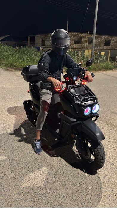 шлем новороченный моциклиста в отличном состояниии