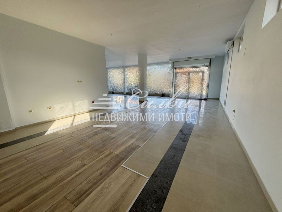 Дава се под наем Магазин в Шумен, 2-ри корпус - 150 кв.м за 663 € - Снимка #1