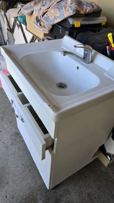 Раковина с тумбой