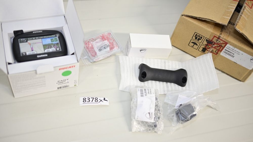 Garmin Zumo 390 Europe Navigator Set pentru Ducati Multistrada 1200