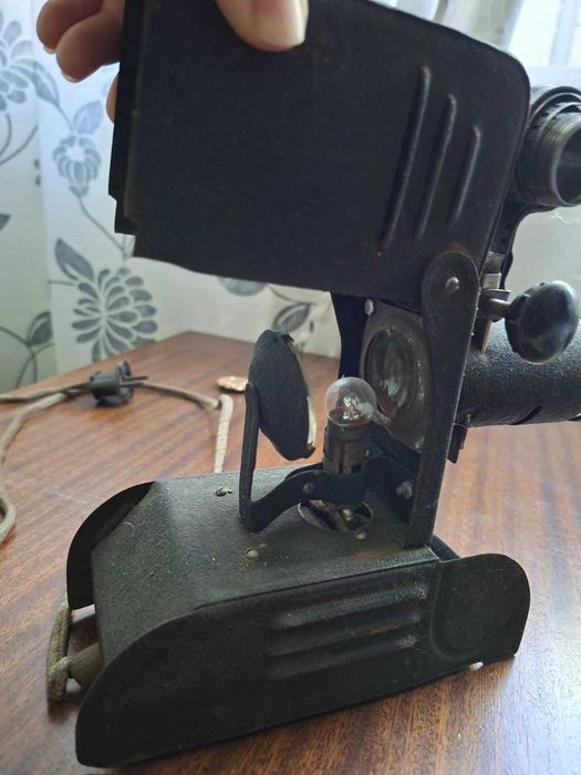 Ретро руско прожекционен апарат (не работи)