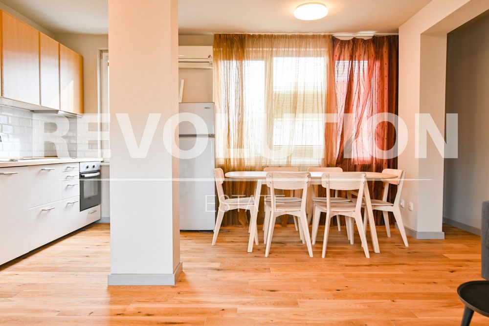 Дава се под наем Тристаен апартамент в София, Младост 4 - 120 кв.м за 900 € - Снимка #2