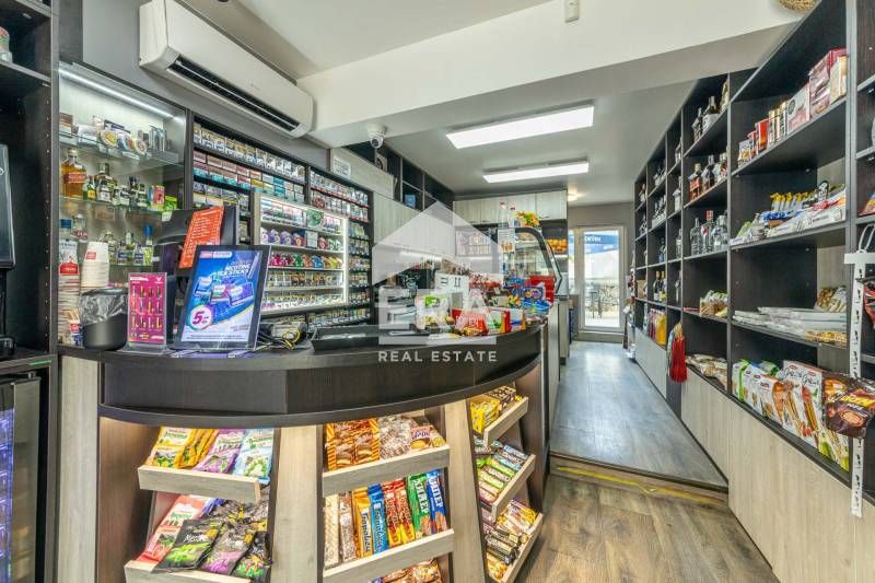 Оборудван, разработен, партерен магазин за продажба, с лице на оживена