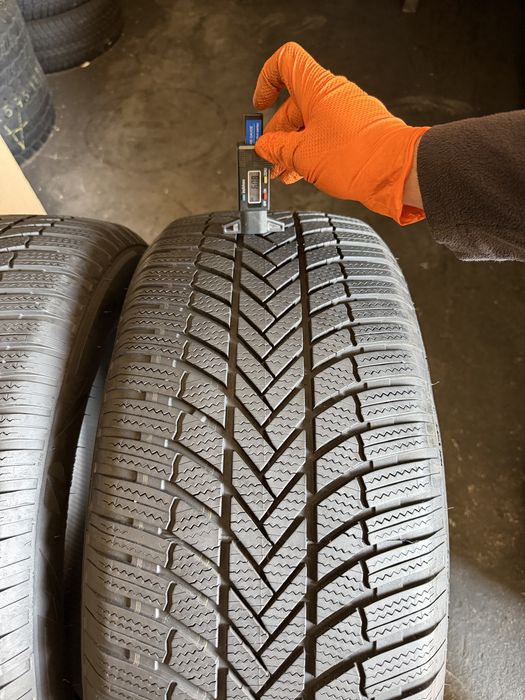 2 anvelope iarna 255/55/19 , Bridgestone , DOT 5123 , 6 mm