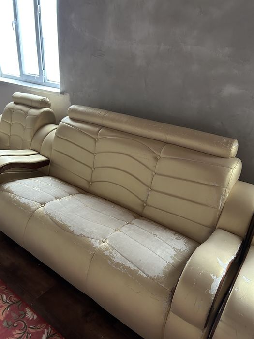 Диван кожанный