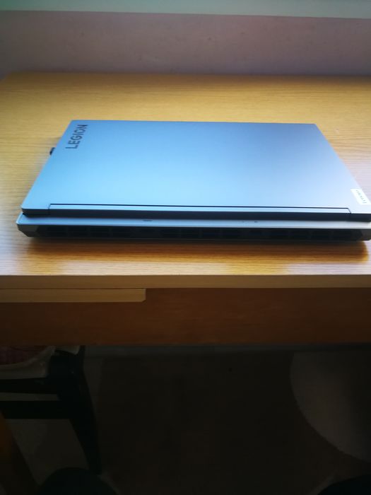 Лаптоп Lenovo Legion 5 16IRX9 с Windows 11 Pro-лицензиран