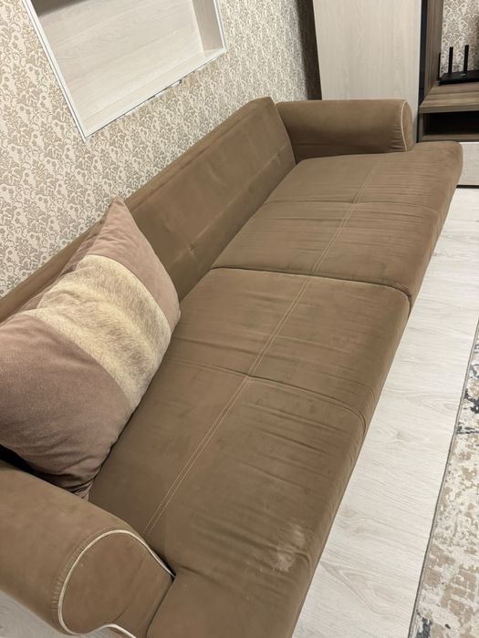 Продам диван 15.000 срочно самовывоз