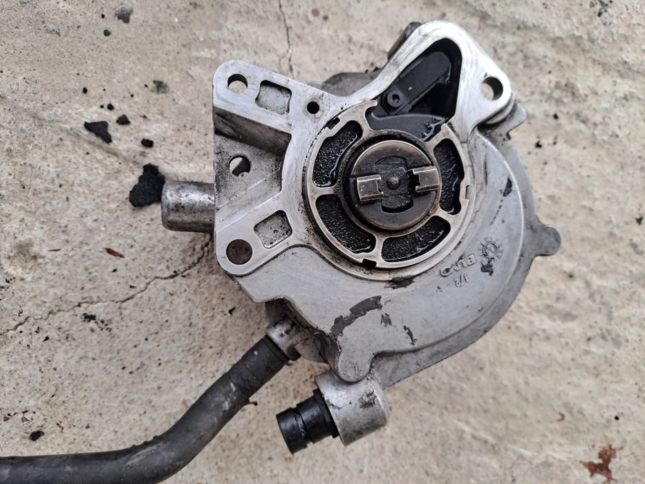 Pompă vacum vw Touareg 2.5