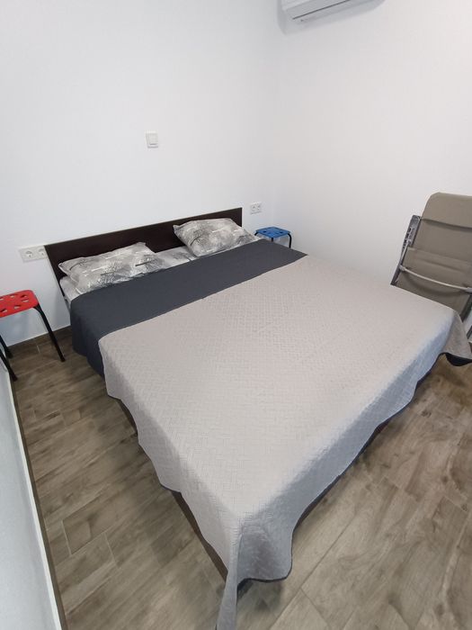Продавам комплект спалня с матрак 164 / 190