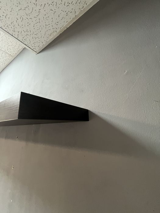 стенни рафтове в добро състояния