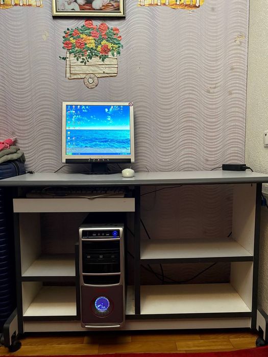 Компьютер с монитором + стол/