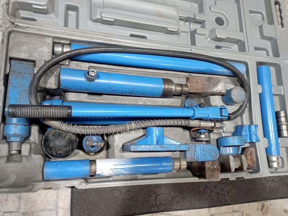 Гидравлический домкрат б/у