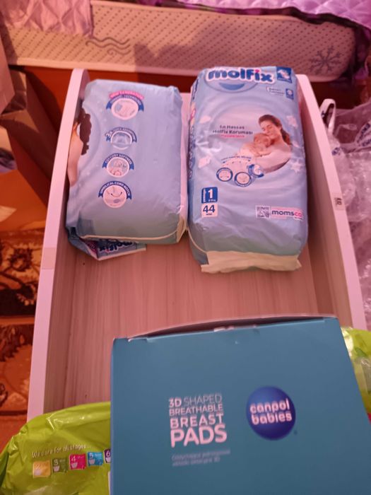 Бебешки нещата памперси и хумана аптамил прематур