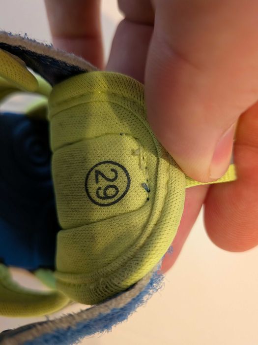 Подарявам 10 чифта запазени детски обувки размер 29 - 30 - София