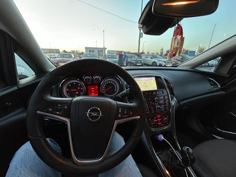 Vând/schimb cu diferență  Opel Astra J 2012