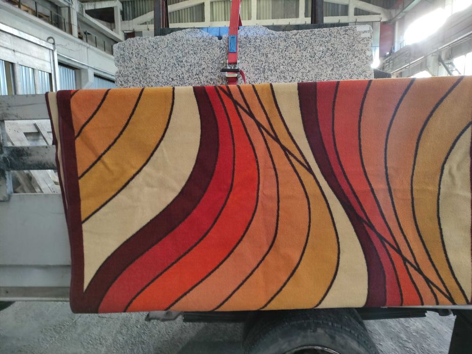 продава  употребявани килими в добро състояние