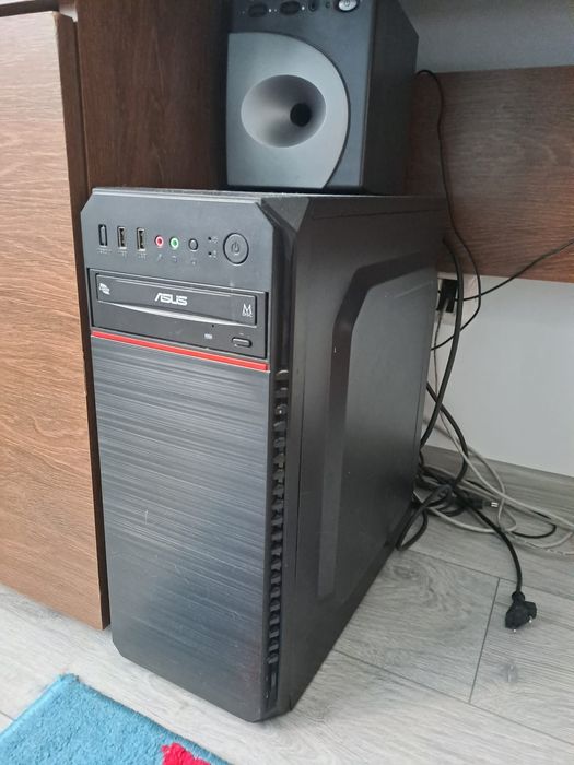 Vand calculator+ monitor Focsani • OLX.ro