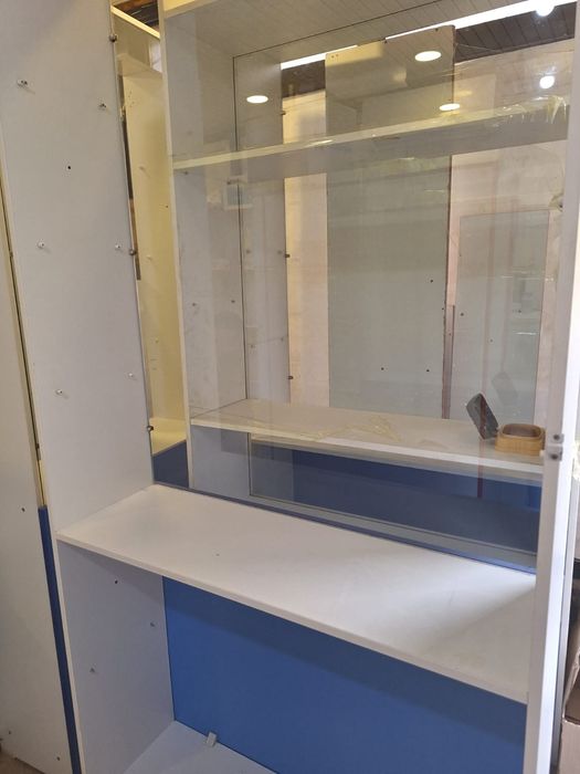 Срочно продам аптечный полки