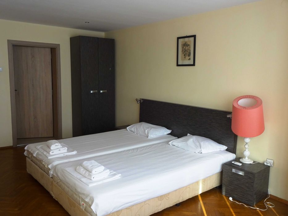 Дава се под наем Четиристаен апартамент в Варна, Зимно кино Тракия - 114 кв.м за 750 € - Снимка #8