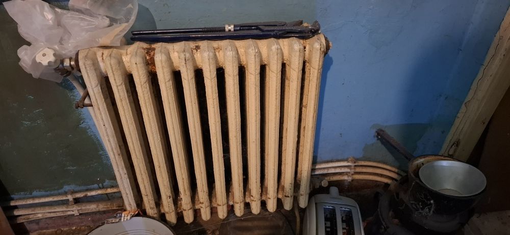 Vând 5 calorifere de fonta în perfectă stare.