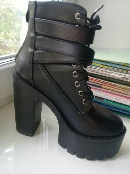Продаю сапоги осенние на девушку.